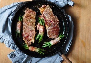 Steak mit Salat und Speck Fisolen