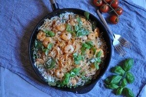 Pasta mit Tomaten und Shrimps