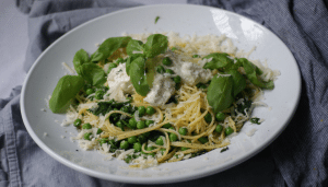 Pasta mit Erbsen, Spinat und Ricotta