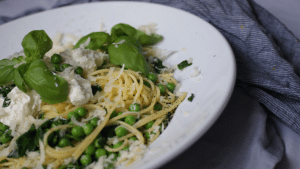 Pasta mit Erbsen, Spinat und Ricotta