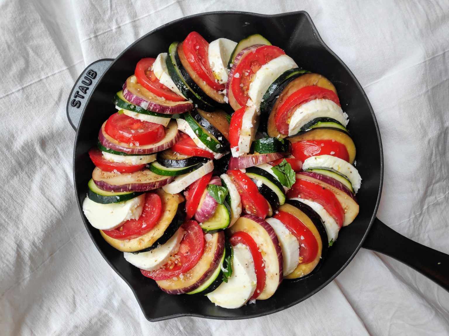 Auberginen-Zucchini-Gratin mit Tomaten &amp; Mozzarella - whenannacooks