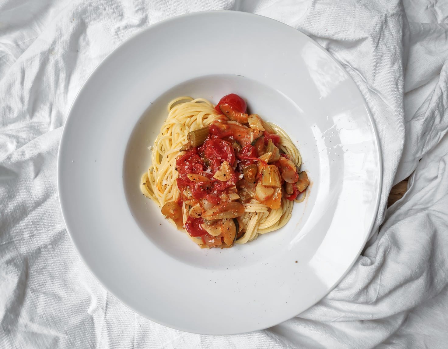 Spaghetti mit Fenchel, Zucchini &amp; Tomaten Sugo - whenannacooks